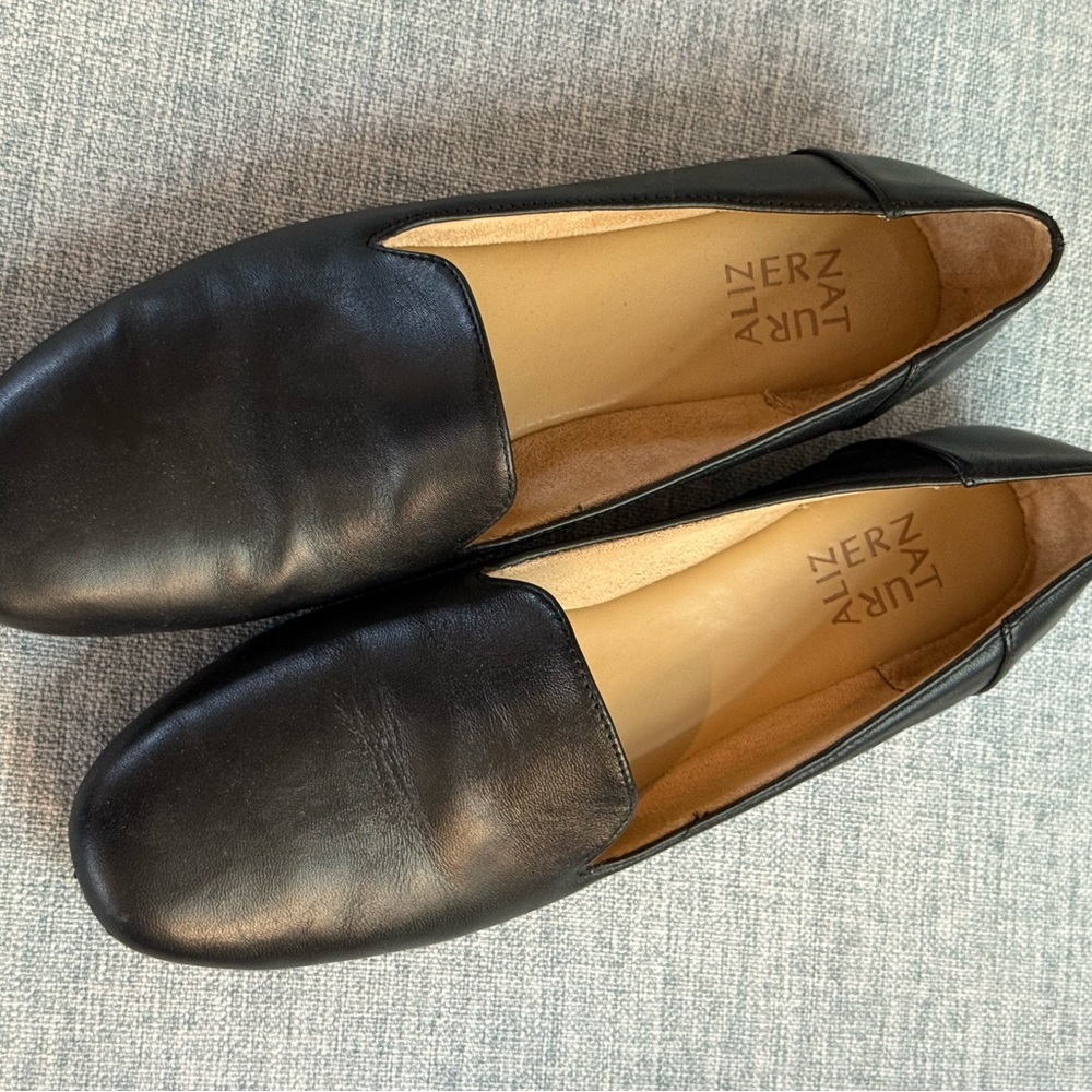Naturalizer Black Leather Loafers